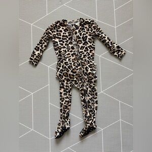 Posh Peanut|Baby girl long sleeve Bamboo Leopard Print footies,ruffle butt•6-9M